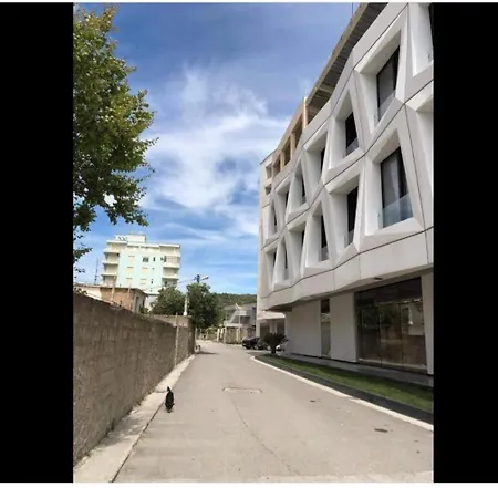 Victor 招待所 Vlorë